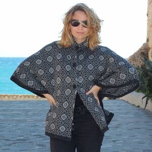 Alpaca Black and Gray Geometric Poncho